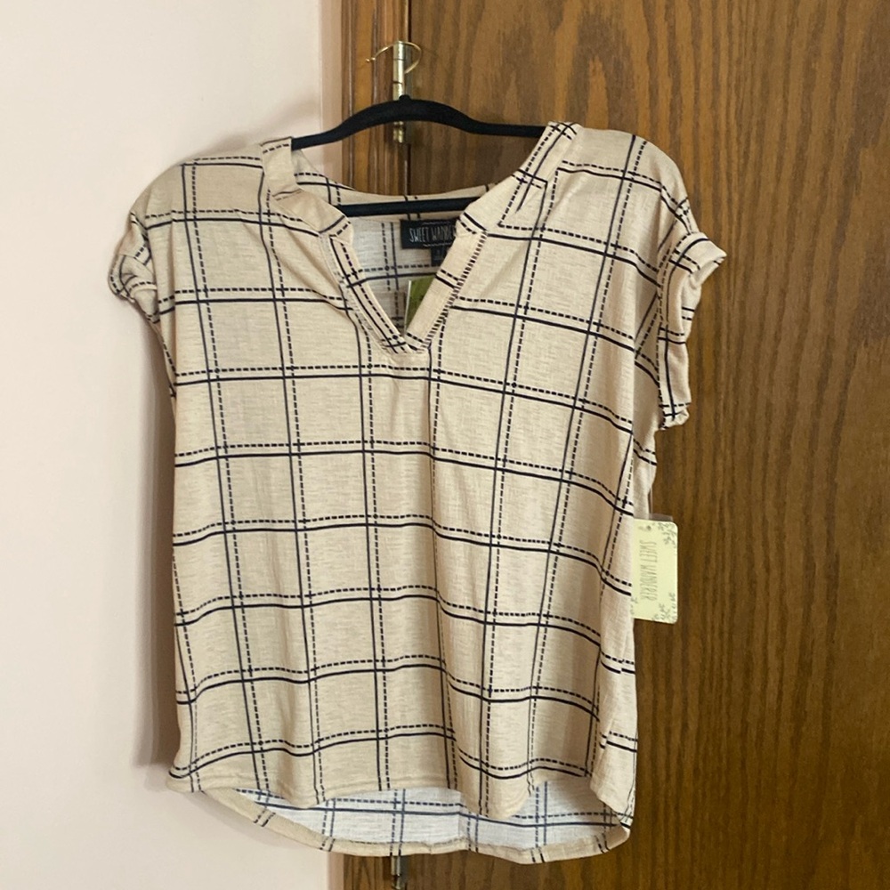 Size medium shirt nwt